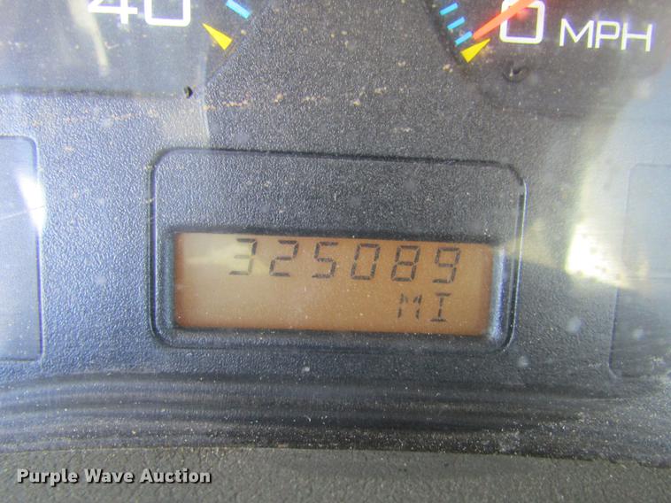 image for item DE6627 2005 International 7600 fuel truck