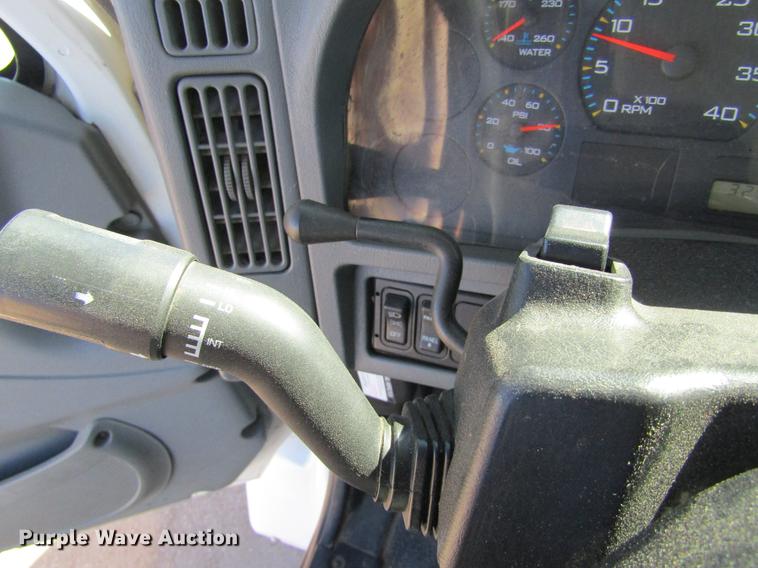 image for item DE6627 2005 International 7600 fuel truck