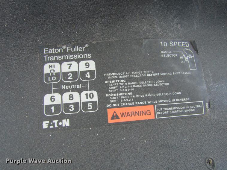 image for item DE6627 2005 International 7600 fuel truck