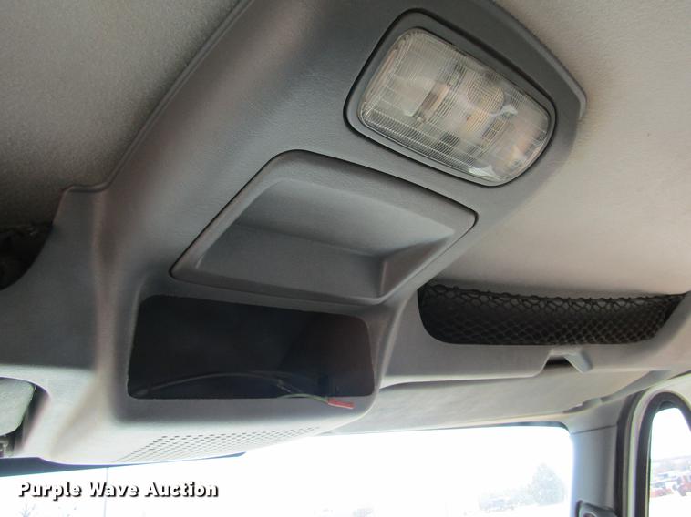 image for item DE6627 2005 International 7600 fuel truck