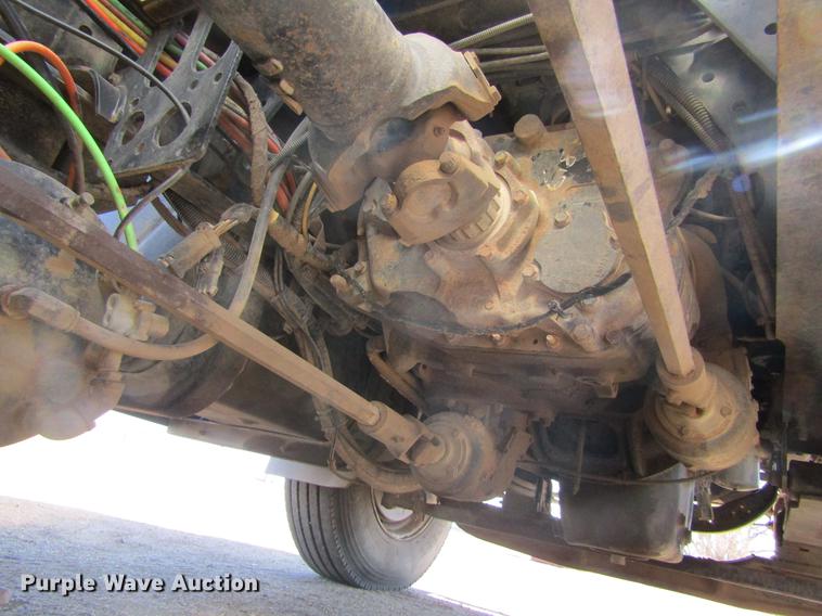 image for item DE6627 2005 International 7600 fuel truck