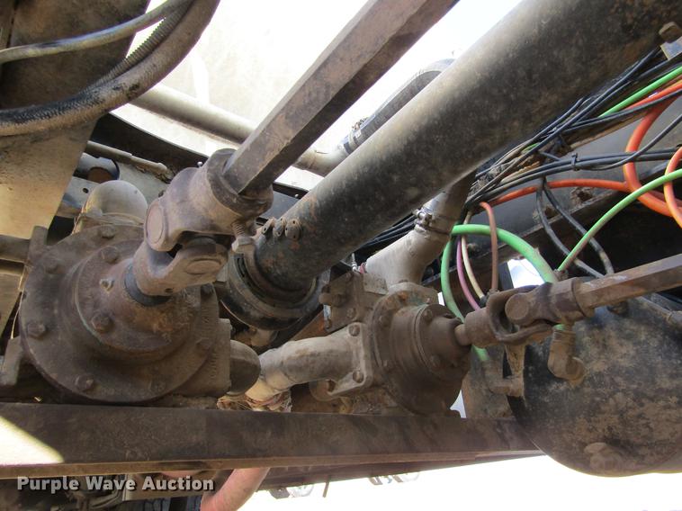 image for item DE6627 2005 International 7600 fuel truck