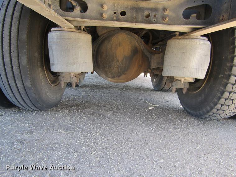 image for item DE6627 2005 International 7600 fuel truck