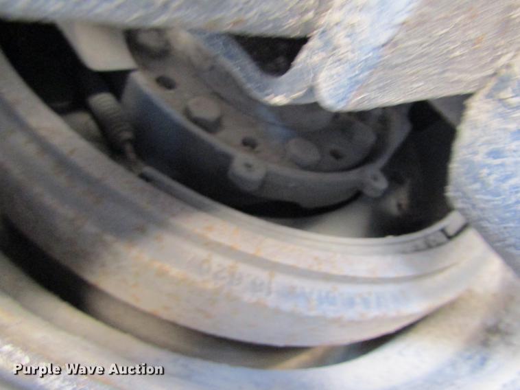 image for item DE6627 2005 International 7600 fuel truck