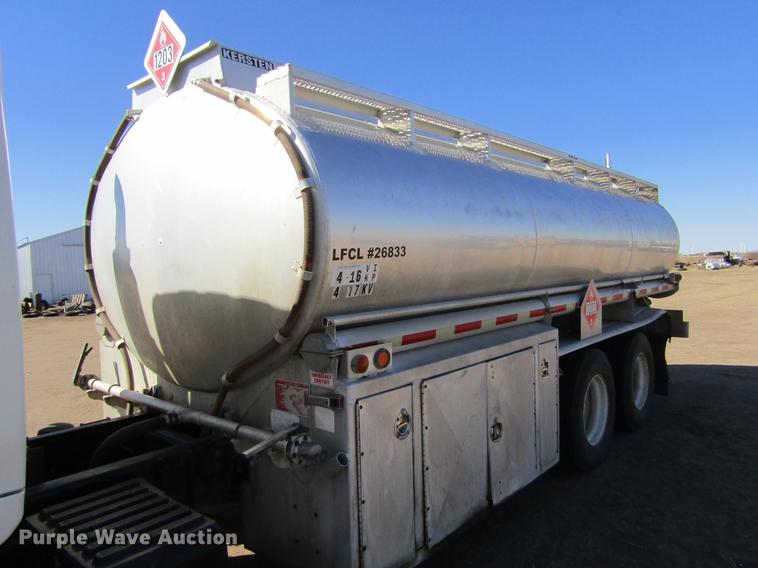 image for item DE6627 2005 International 7600 fuel truck