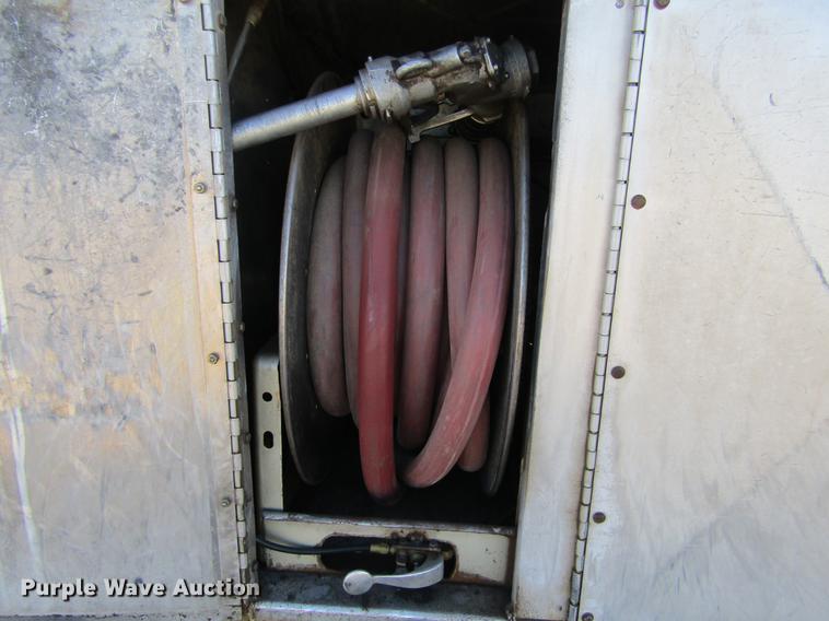 image for item DE6627 2005 International 7600 fuel truck