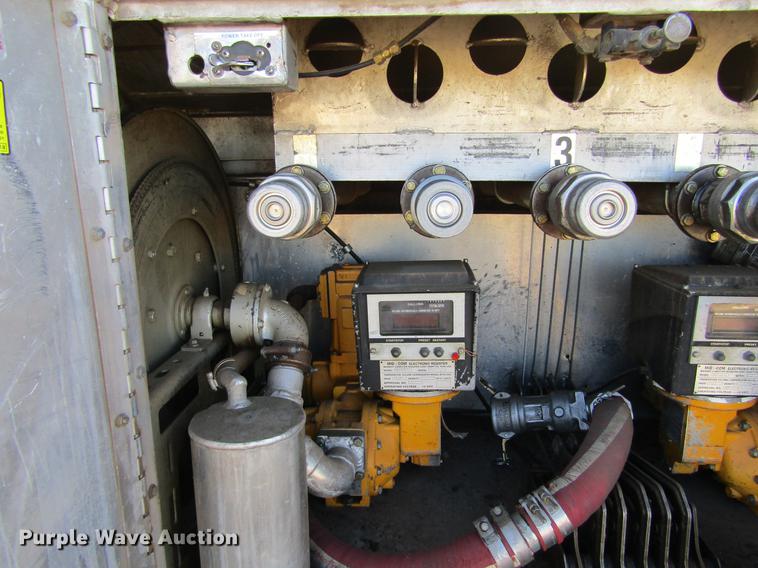 image for item DE6627 2005 International 7600 fuel truck