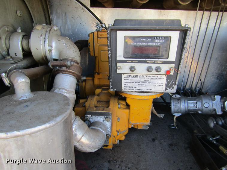 image for item DE6627 2005 International 7600 fuel truck