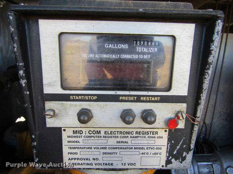 image for item DE6627 2005 International 7600 fuel truck