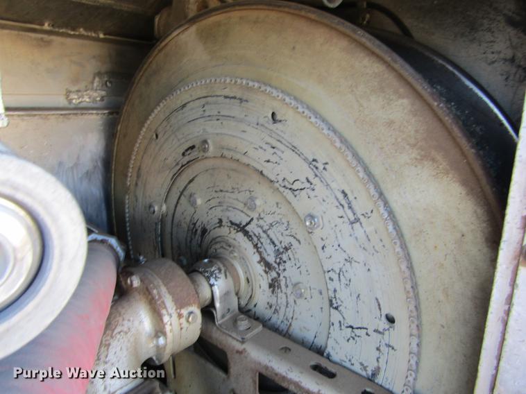 image for item DE6627 2005 International 7600 fuel truck