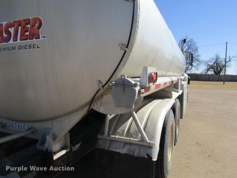 image for item DE6627 2005 International 7600 fuel truck