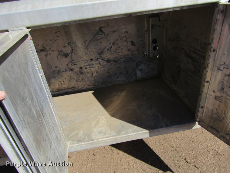 image for item DE6627 2005 International 7600 fuel truck