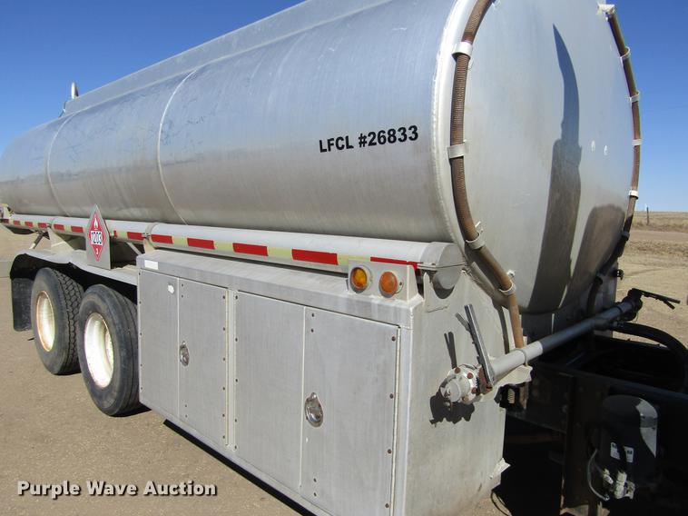 image for item DE6627 2005 International 7600 fuel truck