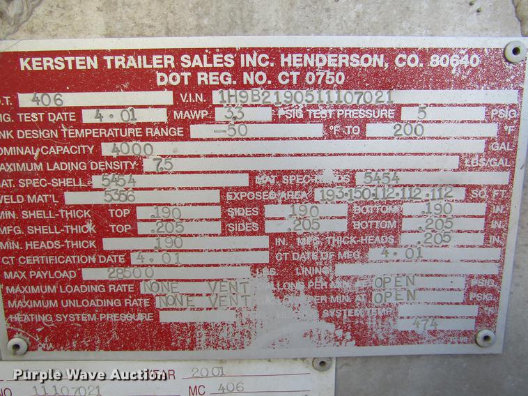 image for item DE6627 2005 International 7600 fuel truck