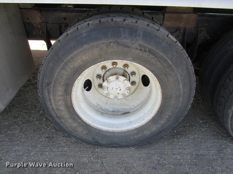 image for item DE6627 2005 International 7600 fuel truck