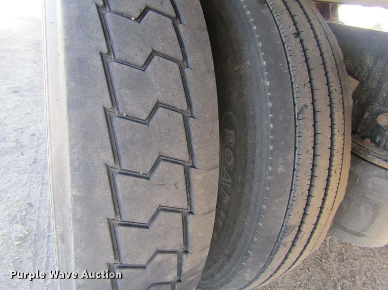 image for item DE6627 2005 International 7600 fuel truck