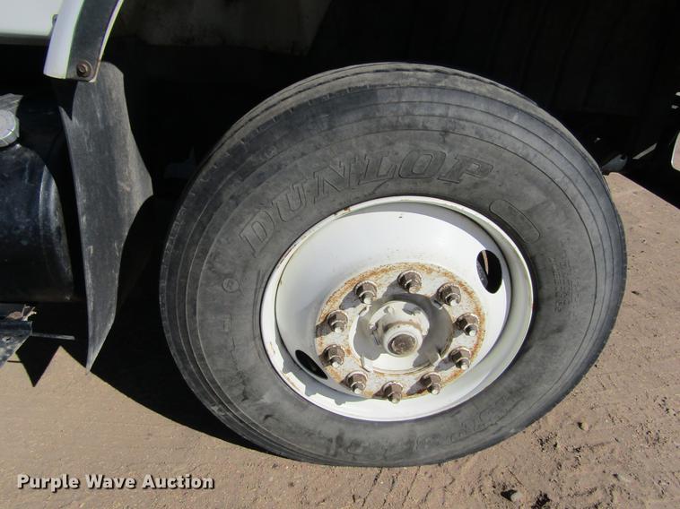 image for item DE6627 2005 International 7600 fuel truck