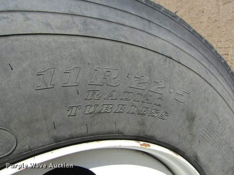 image for item DE6627 2005 International 7600 fuel truck