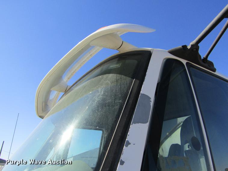 image for item DE6627 2005 International 7600 fuel truck