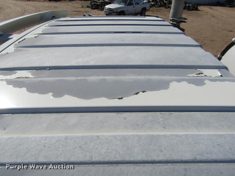 image for item DE6627 2005 International 7600 fuel truck