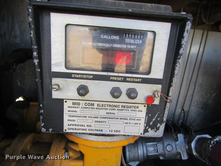 image for item DE6627 2005 International 7600 fuel truck