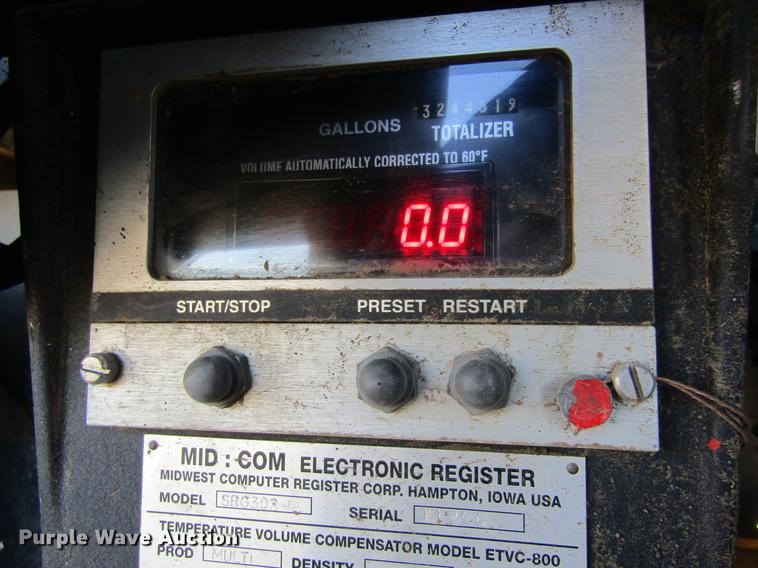 image for item DE6627 2005 International 7600 fuel truck