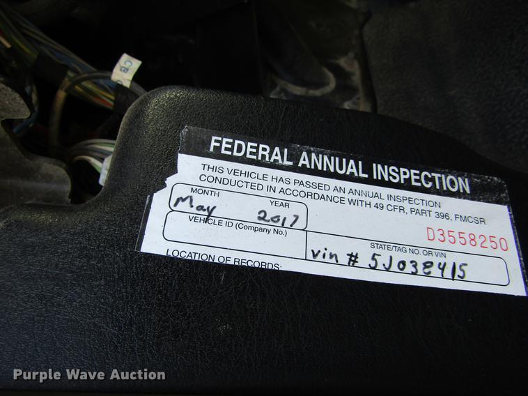 image for item DE6627 2005 International 7600 fuel truck