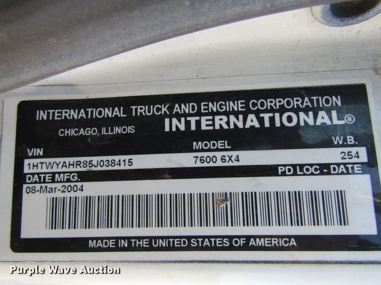 image for item DE6627 2005 International 7600 fuel truck