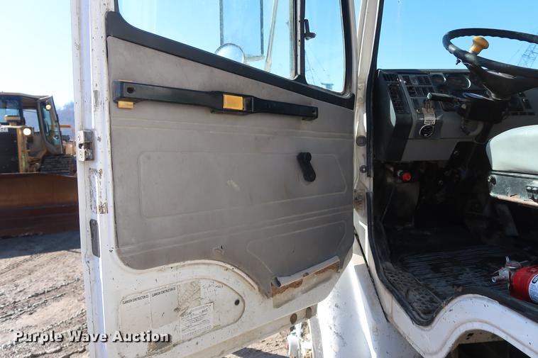 image for item DF3531 1998 Freightliner FL80 dump truck