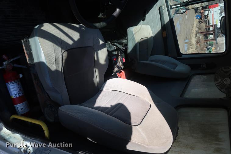 image for item DF3531 1998 Freightliner FL80 dump truck