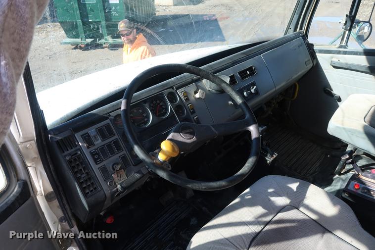 image for item DF3531 1998 Freightliner FL80 dump truck