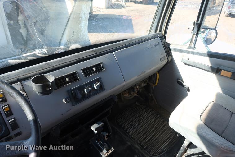 image for item DF3531 1998 Freightliner FL80 dump truck