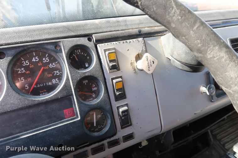 image for item DF3531 1998 Freightliner FL80 dump truck