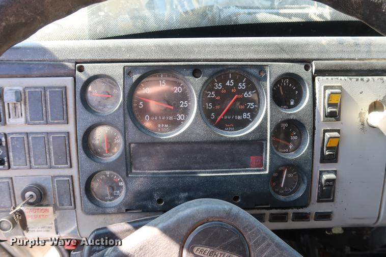 image for item DF3531 1998 Freightliner FL80 dump truck