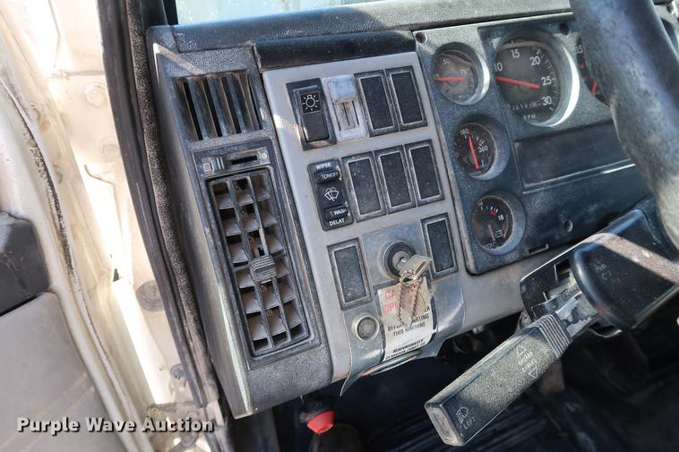image for item DF3531 1998 Freightliner FL80 dump truck