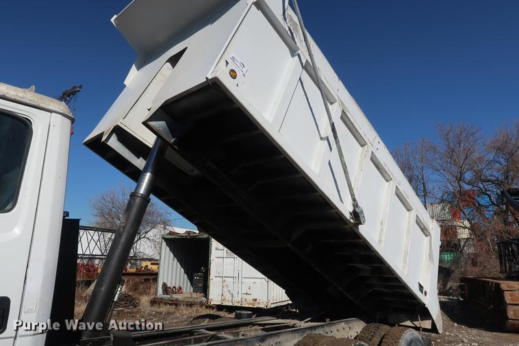 image for item DF3531 1998 Freightliner FL80 dump truck