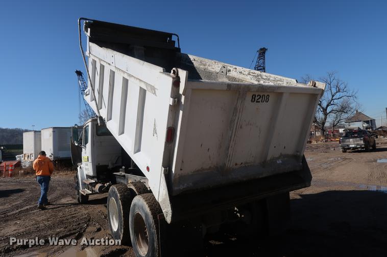 image for item DF3531 1998 Freightliner FL80 dump truck