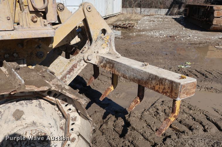 image for item DF3532 1984 Caterpillar D6D dozer