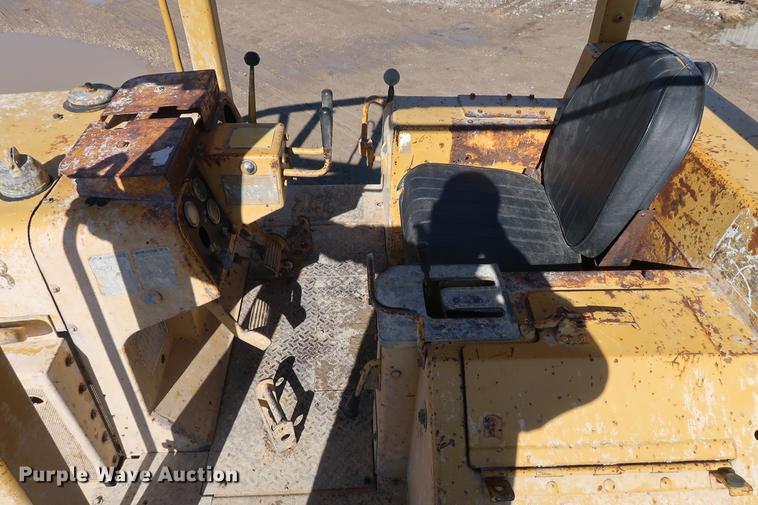 image for item DF3532 1984 Caterpillar D6D dozer