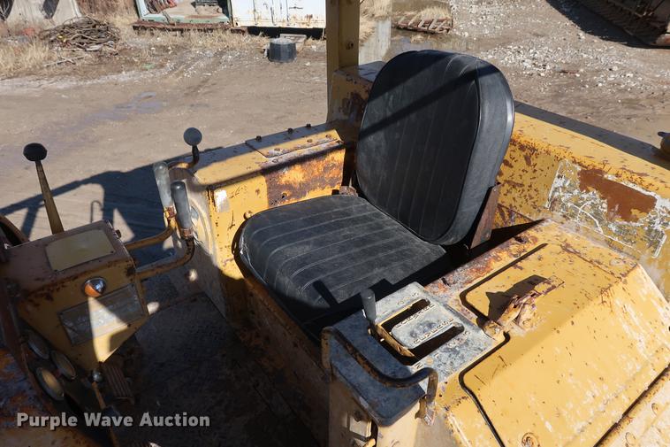 image for item DF3532 1984 Caterpillar D6D dozer