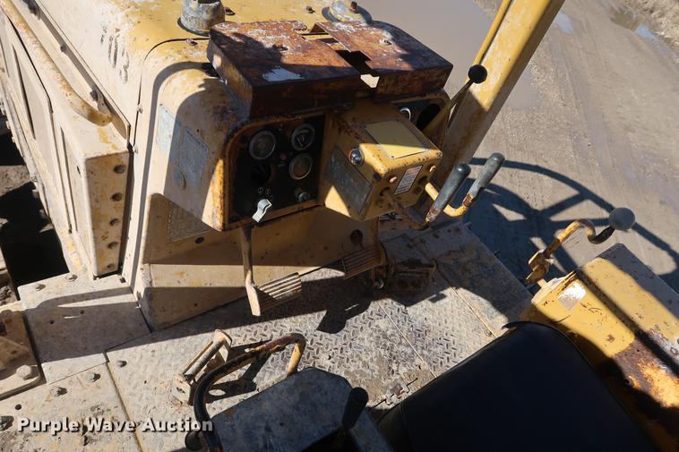 image for item DF3532 1984 Caterpillar D6D dozer