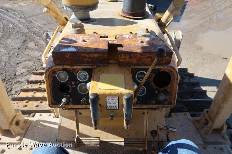 image for item DF3532 1984 Caterpillar D6D dozer