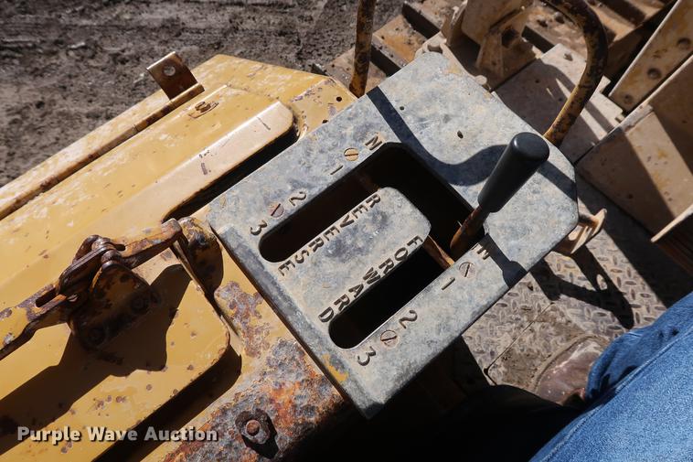 image for item DF3532 1984 Caterpillar D6D dozer