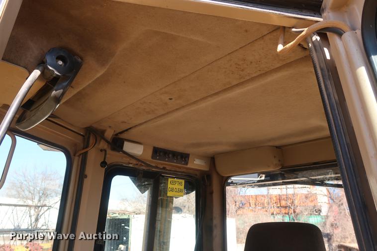 image for item DF3533 1999 Caterpillar D6M XL dozer