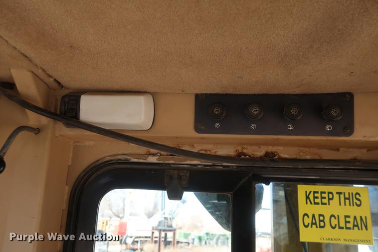 image for item DF3533 1999 Caterpillar D6M XL dozer