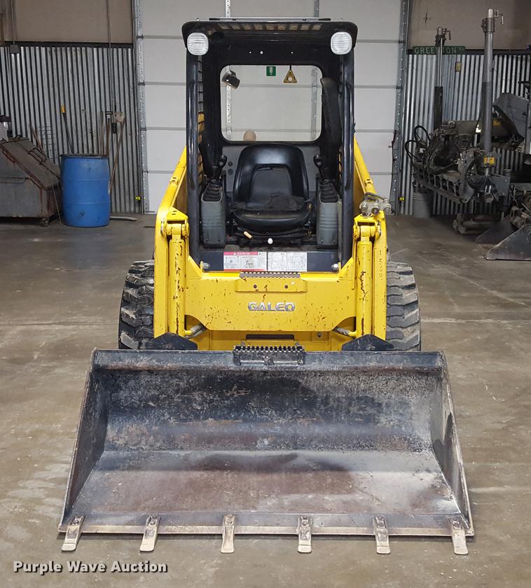 image for item DF3545 2004 Komatsu SK714 skid steer