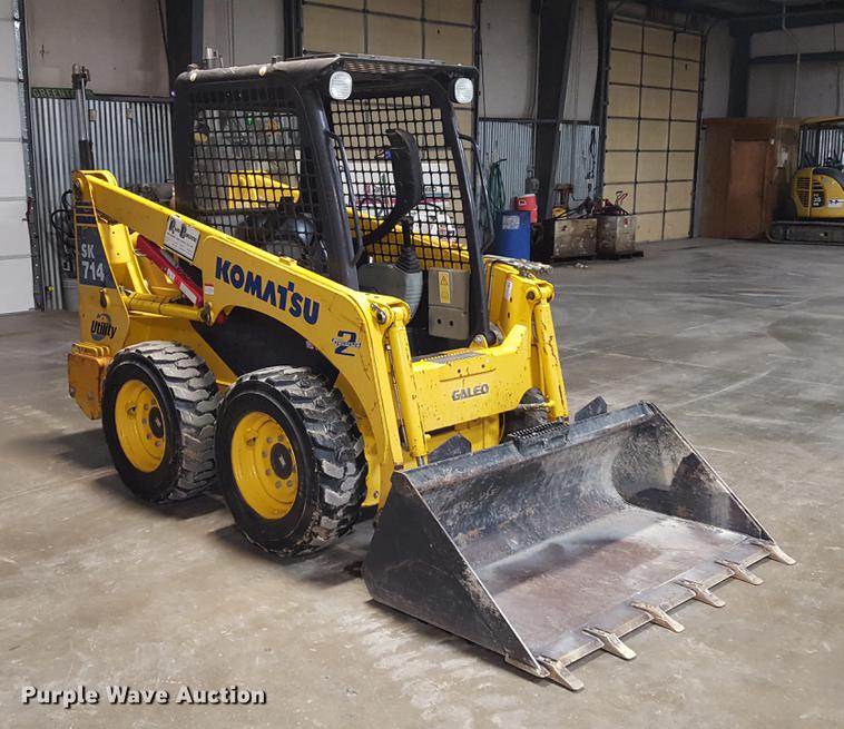 image for item DF3545 2004 Komatsu SK714 skid steer