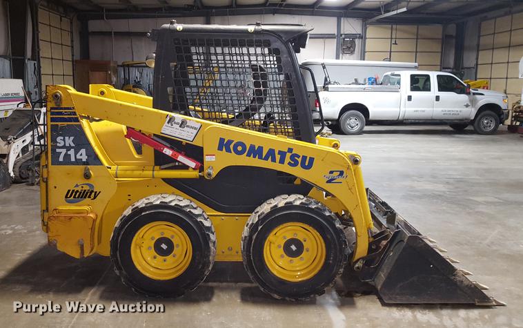 image for item DF3545 2004 Komatsu SK714 skid steer