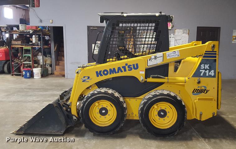 image for item DF3545 2004 Komatsu SK714 skid steer
