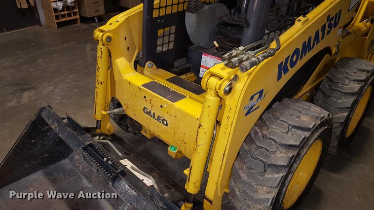 image for item DF3545 2004 Komatsu SK714 skid steer